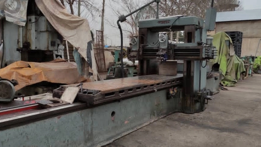 Polish Purva lathe machine with working width 90 and length 420 perfect and clean machine for workshops Polish Purva lathe machine with working width 90 and length 420 perfect and clean machine for workshops